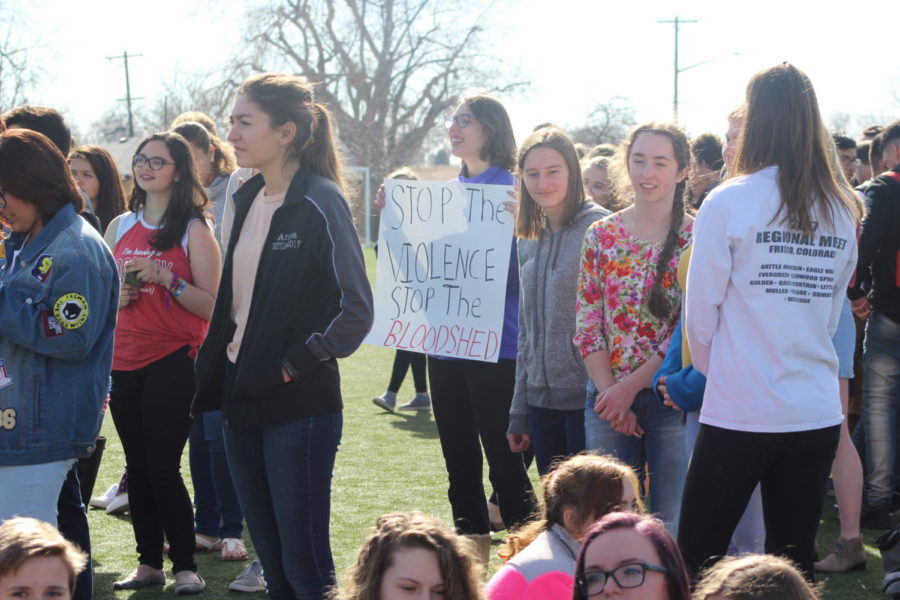 Students+protest+during+the+17+minute+walkout.